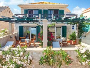 Outdoor dining - Apartments Villa Gracin by Interhome (Brač/Povlja)