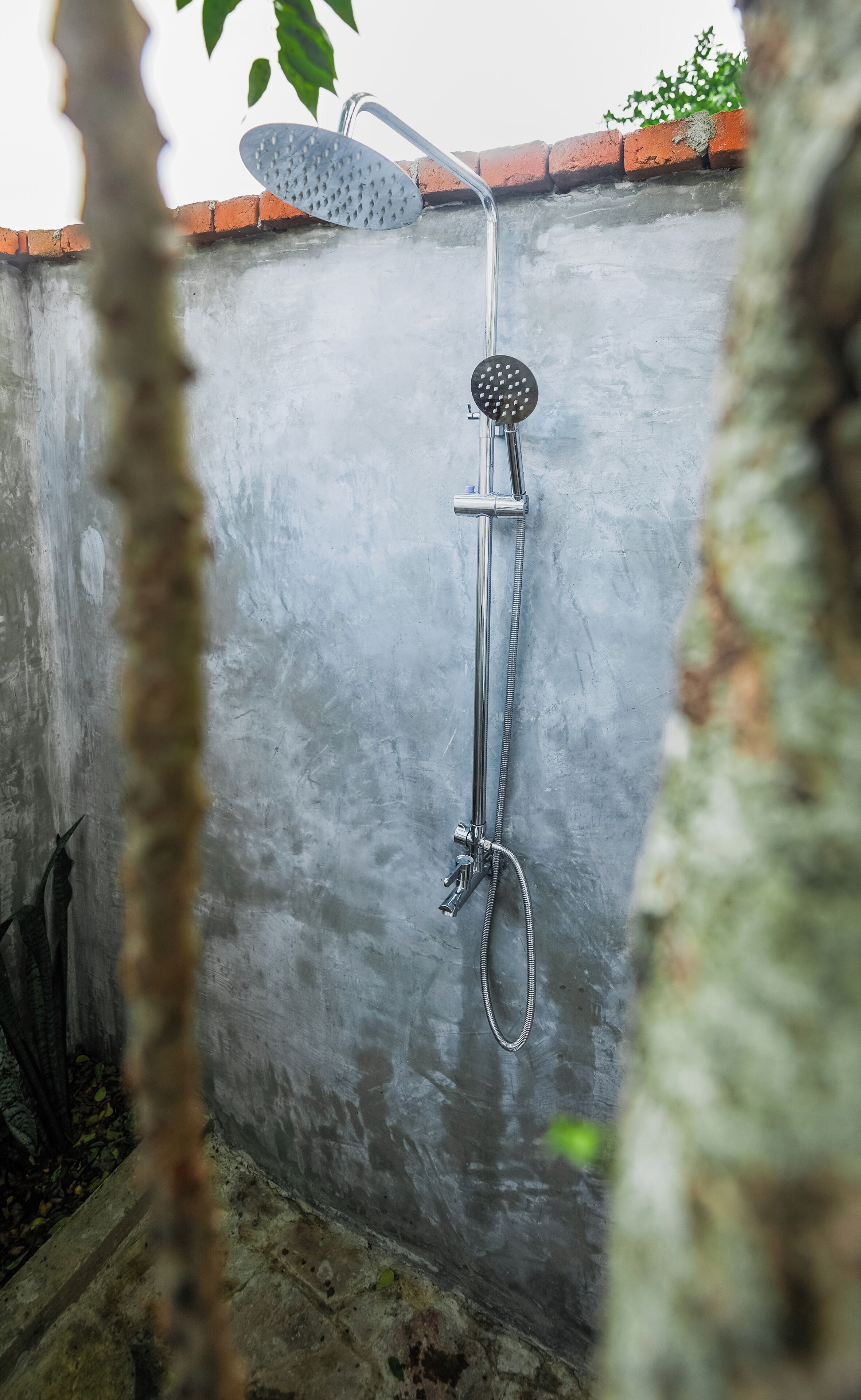 Chambre Premier, 1 très grand lit | Salle de bain | Douche, séchoir à cheveux, serviettes fournies, savon