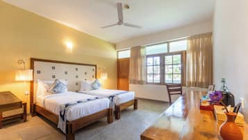 Premier Double or Twin Room | Living area