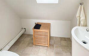 Shower - 3 bedroom amazing home in Assens (Assens)
