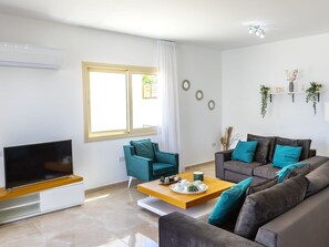 TV - Ferienvilla "Artemis" by Interhome (Pomos)