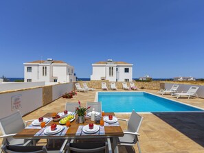 Pool - Ferienvilla "Artemis" by Interhome (Pomos)