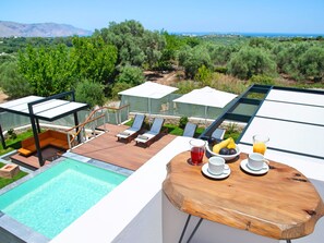 Outdoor dining - Haus in Kavallos mit privatem Pool und Panoramablick by Interhome (Georgioupoli)
