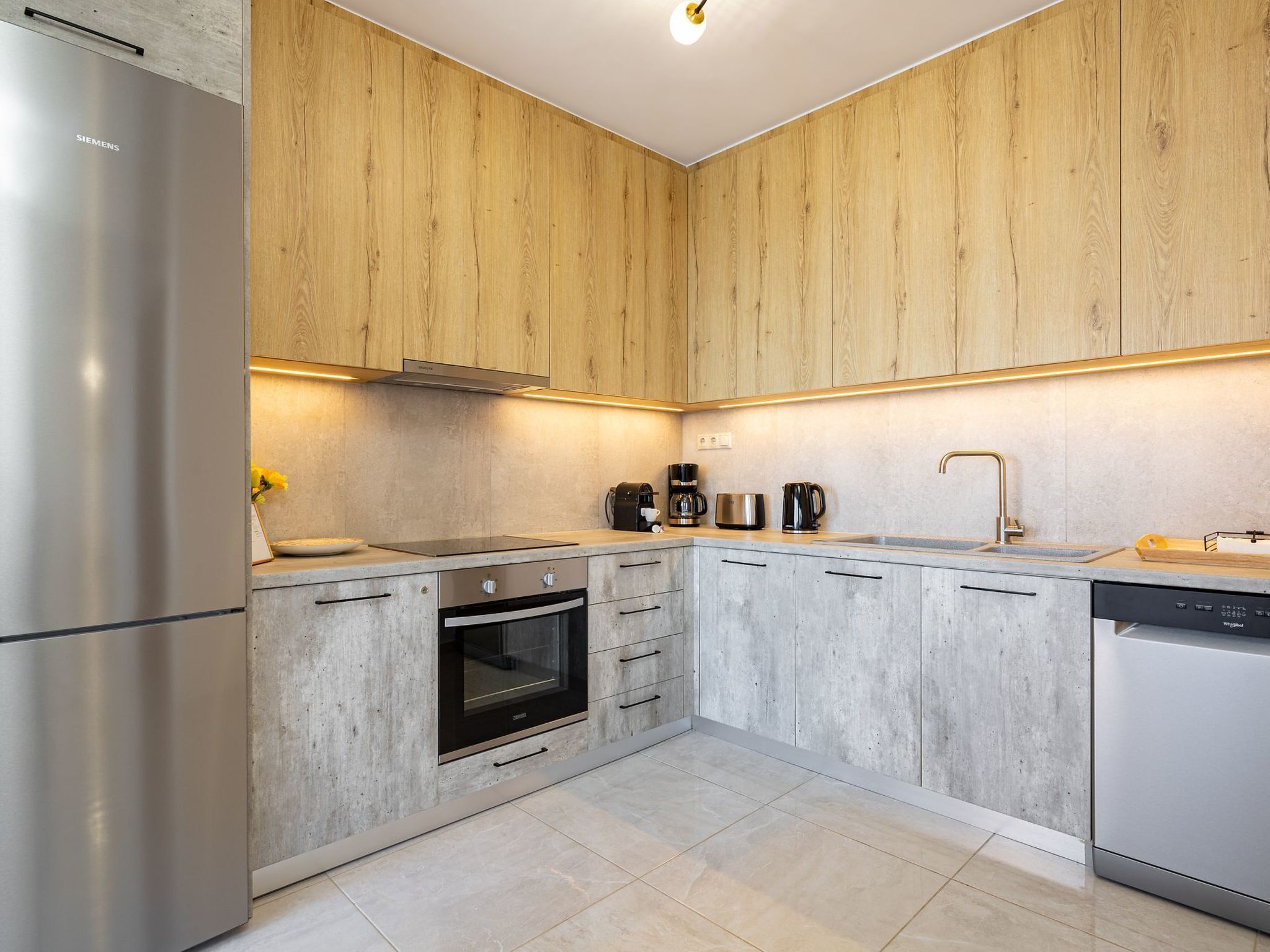 Kühlschrank, Ofen, Geschirrspüler, Kochgeschirr/Geschirr/Besteck