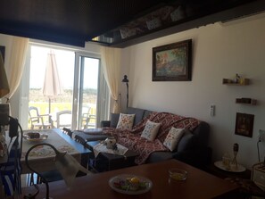 TV - Wunderschönes Privathaus am Meer mit Panoramablick by Interhome (Fragkokastello)