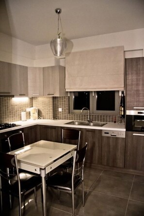 Fridge, microwave, oven, dishwasher - Villa Peri am Strand by Interhome (Analipsi-Hersonissos)