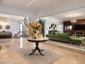 TV - Ferienvilla Vento Imperiale Estate für 14 Personen by Interhome (Faliraki)