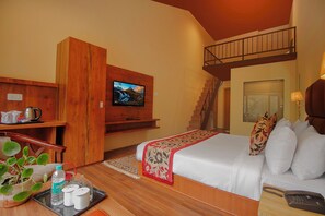 Desk, laptop workspace, blackout drapes, soundproofing - The Royal Gangtok By Apsara Group (Gangtok)