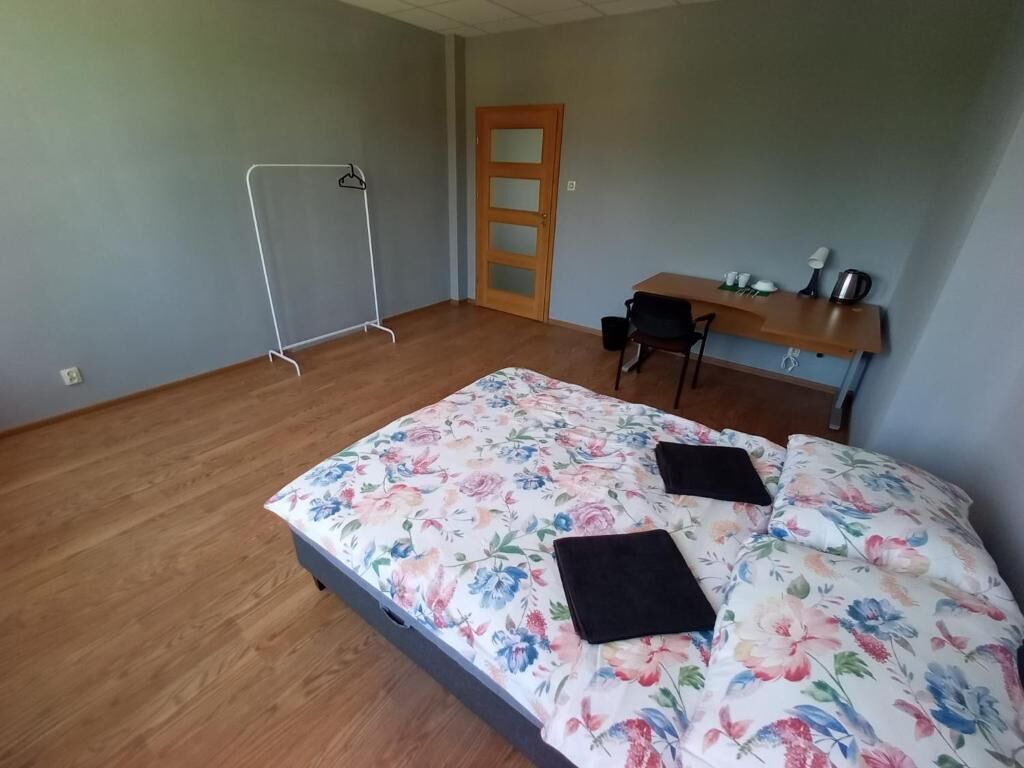 クラシック ダブルルーム ダブルベッド 1 台 | デスク、ノートパソコン用作業スペース、アイロン / アイロン台、WiFi (無料)