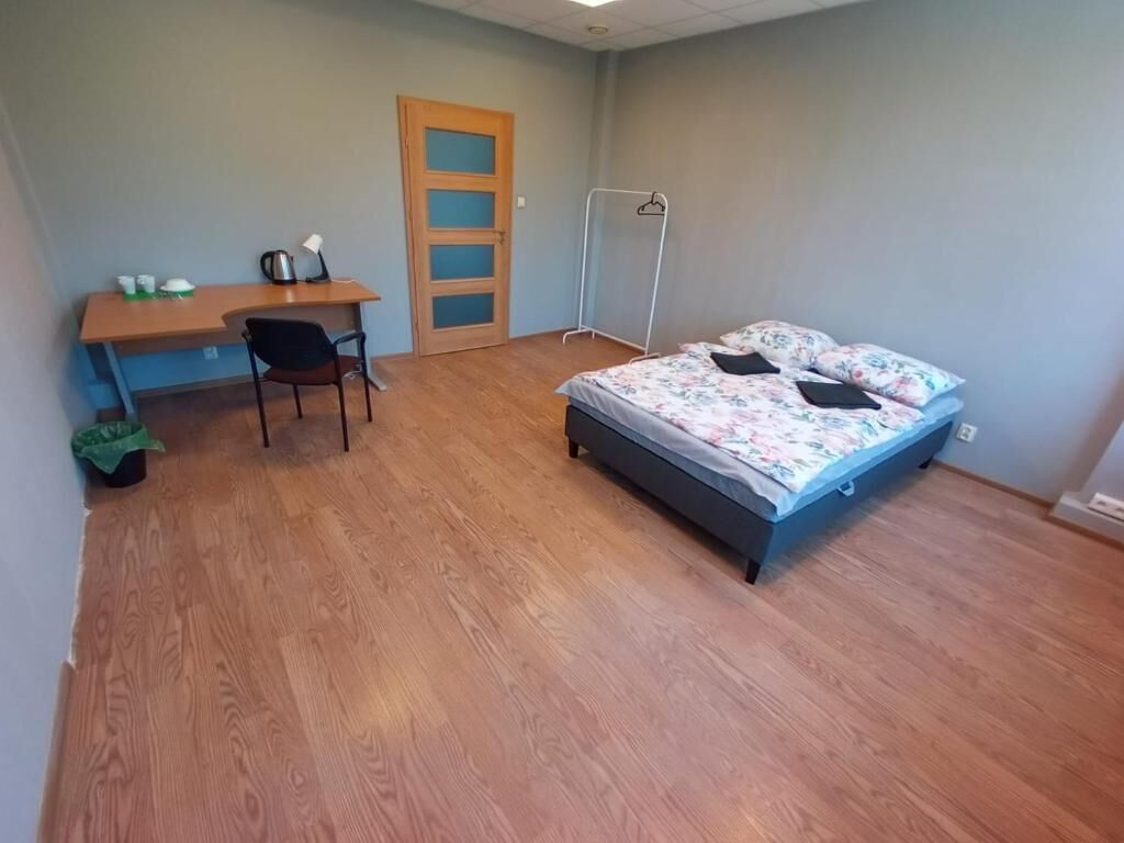 クラシック ダブルルーム ダブルベッド 1 台 | デスク、ノートパソコン用作業スペース、アイロン / アイロン台、WiFi (無料)