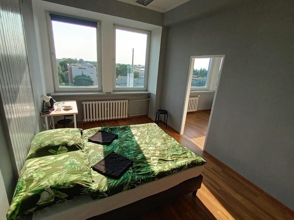 クラシック 4 人部屋 ダブルベッド 2 台 | デスク、ノートパソコン用作業スペース、アイロン / アイロン台、WiFi (無料)