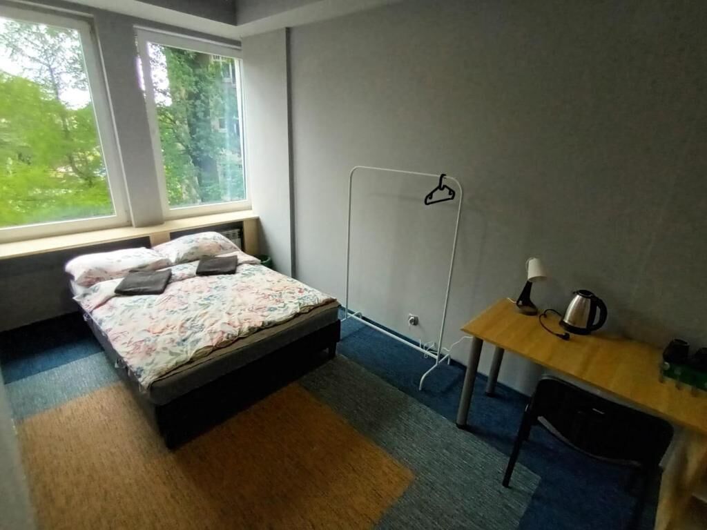 クラシック ダブルルーム ダブルベッド 1 台 | デスク、ノートパソコン用作業スペース、アイロン / アイロン台、WiFi (無料)