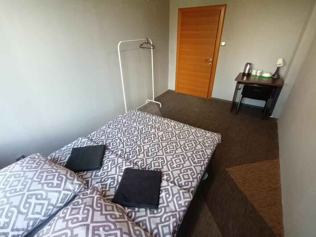 クラシック ダブルルーム ダブルベッド 1 台 | デスク、ノートパソコン用作業スペース、アイロン / アイロン台、WiFi (無料)