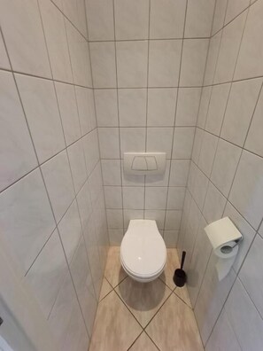 シャワー、ヘアドライヤー、タオル、石鹸