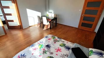 Chambre Quadruple Classique, 2 lits doubles | Bureau, espace de travail pour ordinateur portable
