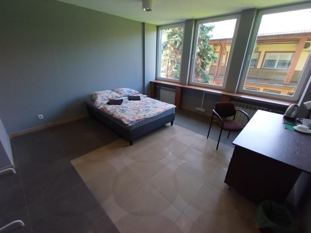 クラシック ダブルルーム ダブルベッド 1 台 | デスク、ノートパソコン用作業スペース、アイロン / アイロン台、WiFi (無料)