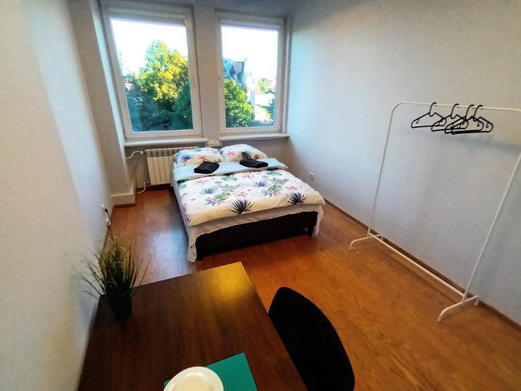 クラシック ダブルルーム ダブルベッド 1 台 | デスク、ノートパソコン用作業スペース、アイロン / アイロン台、WiFi (無料)