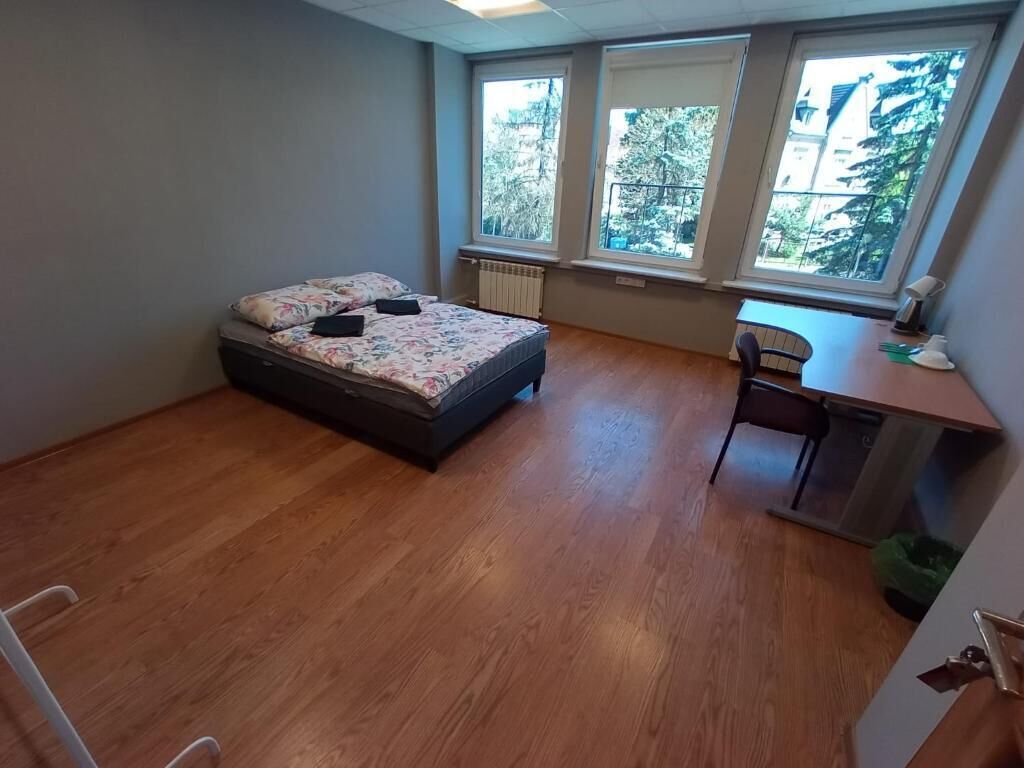 クラシック ダブルルーム ダブルベッド 1 台 | デスク、ノートパソコン用作業スペース、アイロン / アイロン台、WiFi (無料)