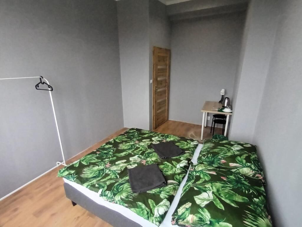 クラシック ダブルルーム ダブルベッド 1 台 | デスク、ノートパソコン用作業スペース、アイロン / アイロン台、WiFi (無料)