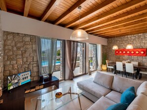 TV, DVD player - Villa CostaMare - Luxuriöse, neu gebaute Steinvilla by Interhome (Gennadi)