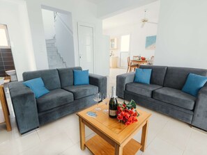 TV, fireplace - Gennadi Dreams Ferienvilla by Interhome (Gennadi)