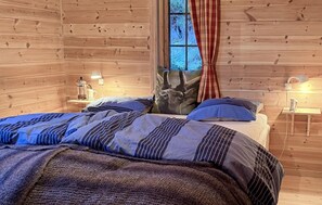 4 bedrooms, travel crib