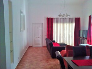 TV - mit Terrasse by Interhome (Guia)