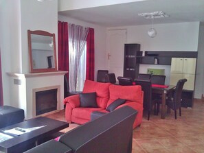TV - mit Terrasse by Interhome (Guia)