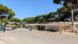 Unclassified image, 3 of 24, button - Wohnung mit Terrasse by Interhome (Albufeira)