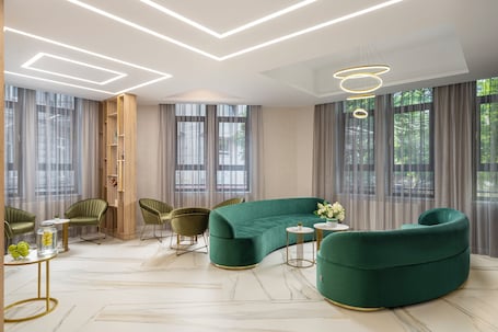 Lobby sitting area. Hotel Epica