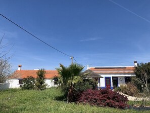 Exterior - Schönes Landhaus mit Tauchbecken, Strand 3km by Interhome (Aljezur)