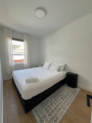1 bedroom, WiFi, bed sheets - Luxurious 1-Bed Room suite (Abbotsford)