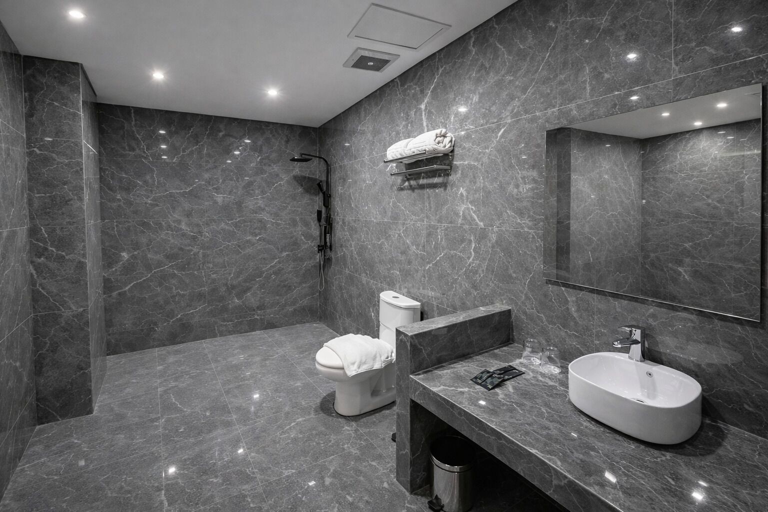 Junior Double Room | Bathroom | Shower, hair dryer, towels, soap