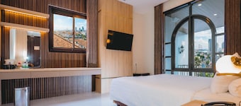 Front One Hotel Mesir Surabaya