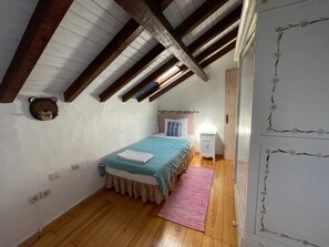 Room - Casa Velha - Charmantes Ferienhaus auf dem Land by Interhome (Cruzes)