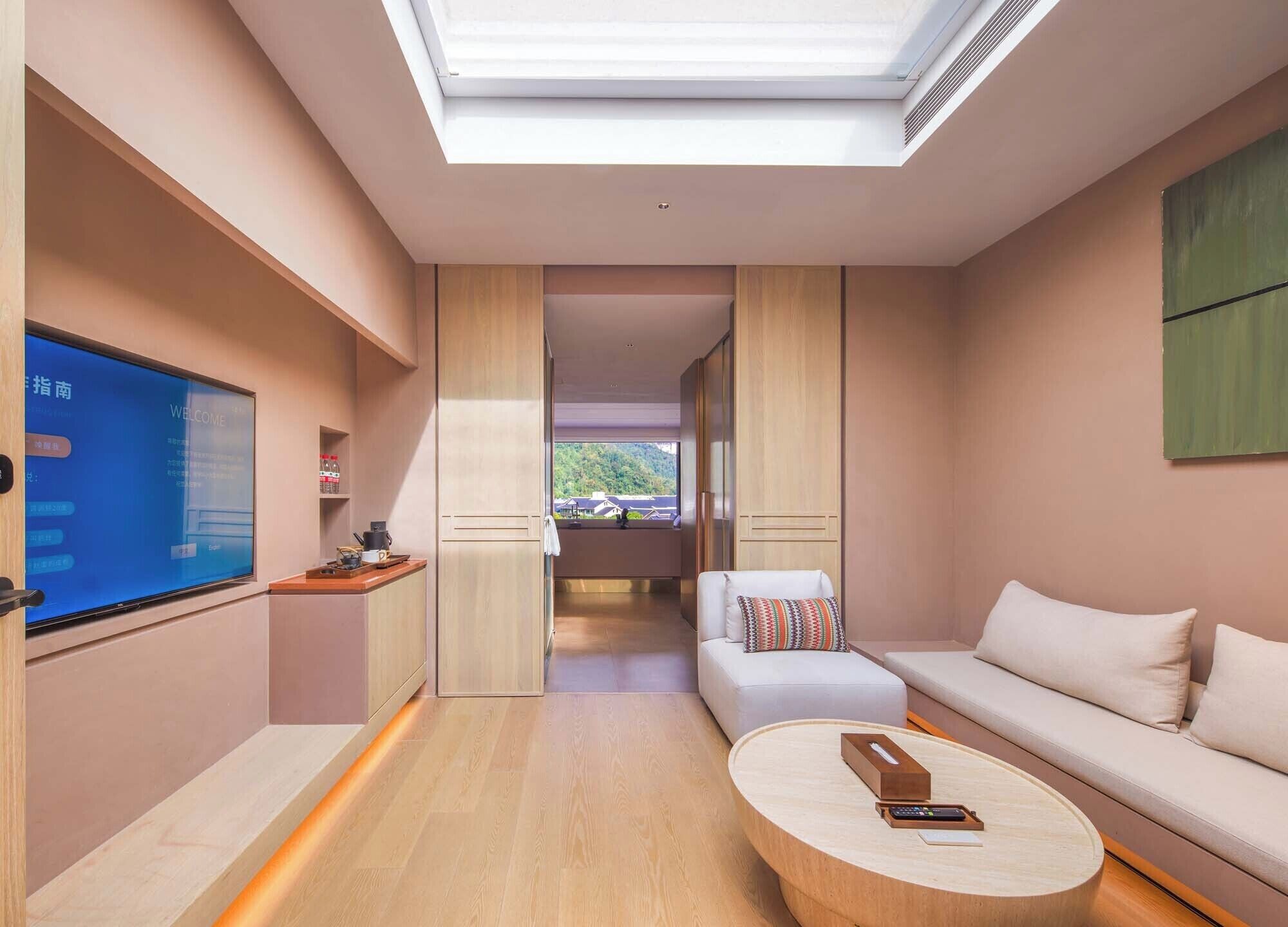 Traditional Suite | Minibar, in-room safe, desk, blackout drapes