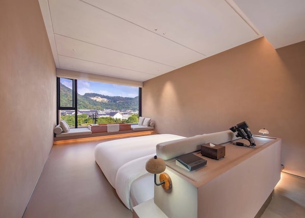 Traditional Suite | Minibar, in-room safe, desk, blackout drapes - Zhangjiajie Shisuji Hotel (Zhangjiajie)