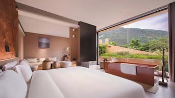 Standard Suite | Minibar, in-room safe, desk, blackout drapes