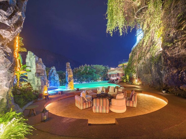 Poolside bar - Zhangjiajie Shisuji Hotel - Zhangjiajie National Forest Park Avatar Scenic Area Branch (Zhangjiajie)