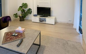 Fernseher, Tischfußball