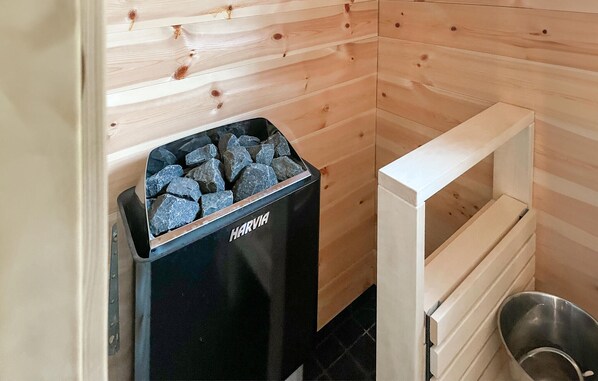 Interior - Amazing home in Husby-rekarne with sauna (Husby-rekarne)