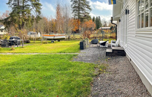 Terrace/patio - Amazing home in Husby-rekarne with sauna (Husby-rekarne)