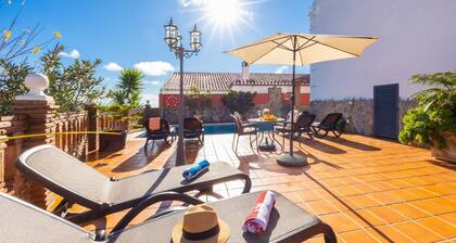 Villa Alvarez in Almu car