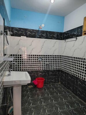 Standard Double Room, Mountain View | Free WiFi - Brother's In Mountains (Kasol)