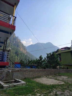 Property grounds - Brother's In Mountains (Kasol)