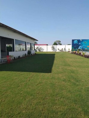 المنشأة من الخارج