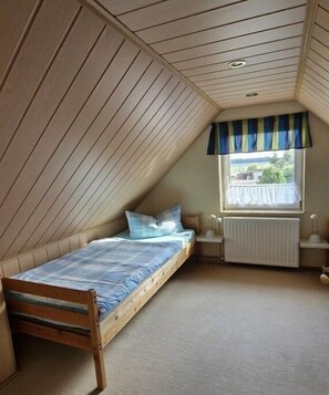 Travel cot, bed sheets - Holiday home in Ludorf with swimming pool (Ludorf)