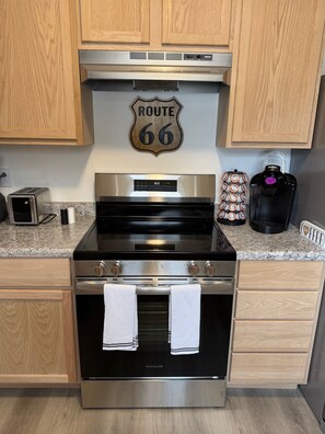 Microondas, horno, placa de cocina, lavavajillas