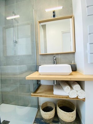 Hair dryer, towels, soap, toilet paper - Aderiva La Villa and its swimming pool (La Tranche-sur-Mer)