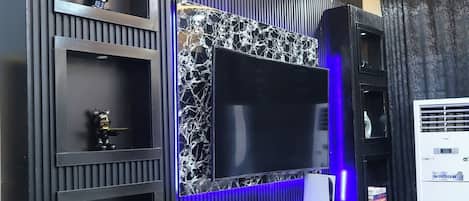 Family Apartment, Balcony, City View | Living area